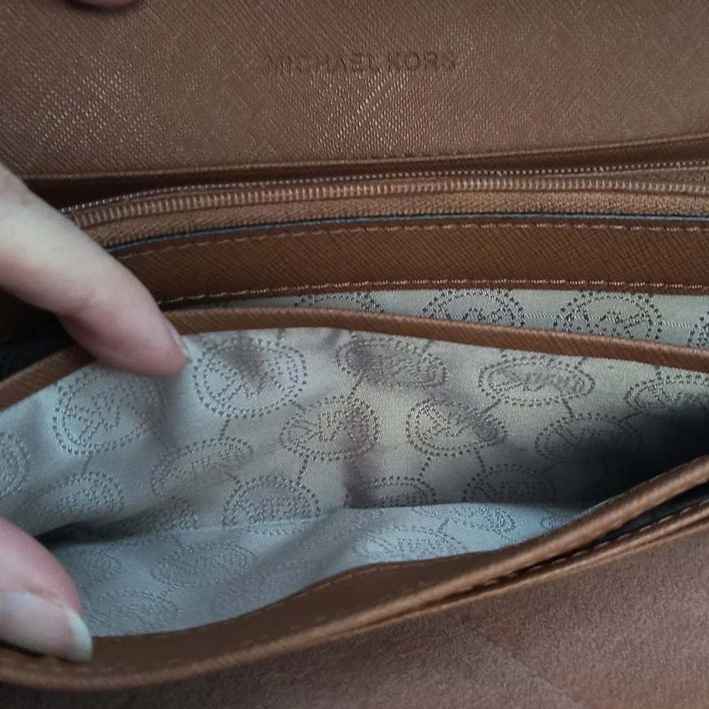 Michael Kors Jet Set Large Wallet - Picture 12 of 13